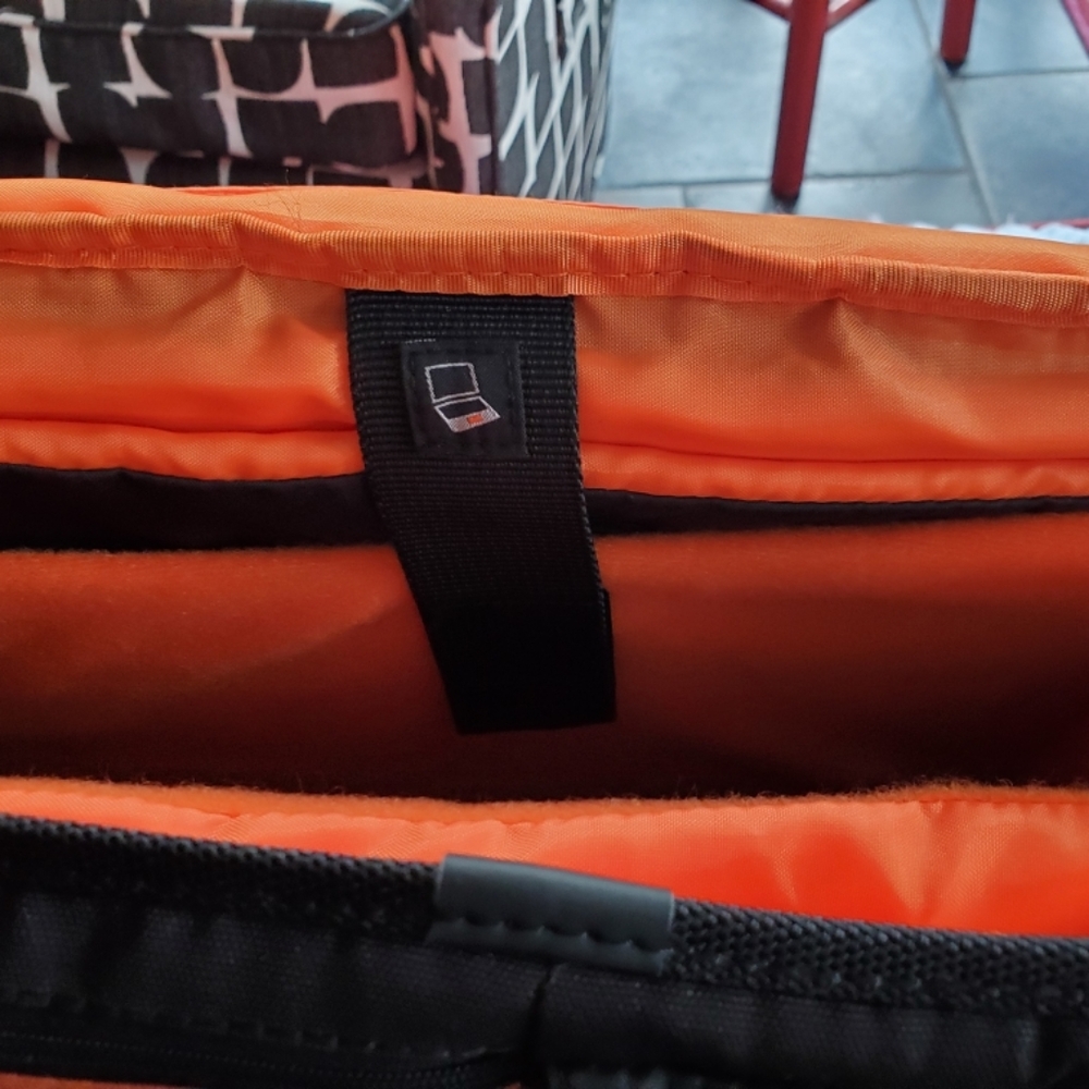 Vanguard ~ VEO RANGE 38 NV MESSENGER CAMERA BAG - - Picture 7 of 8